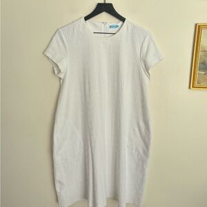 J.Mclaughlin Women’s Size Medium Short Sleeve Round Neck Texture White Dress EUC